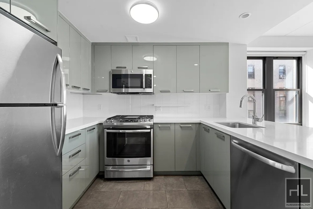 310 Clarkson Avenue - Photo 0