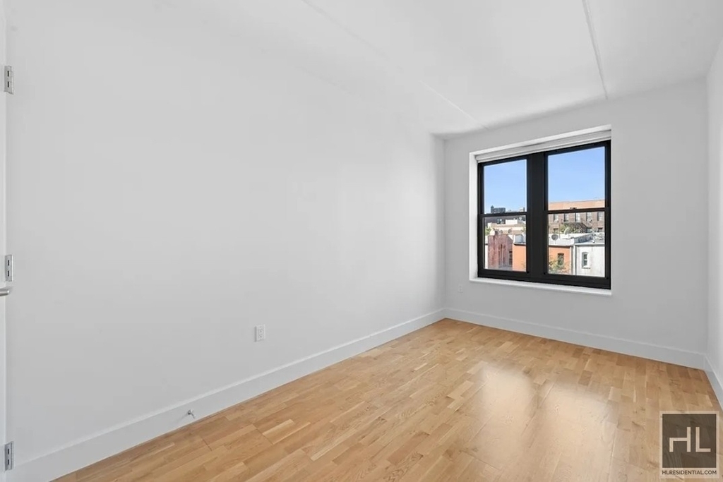 310 Clarkson Avenue - Photo 6