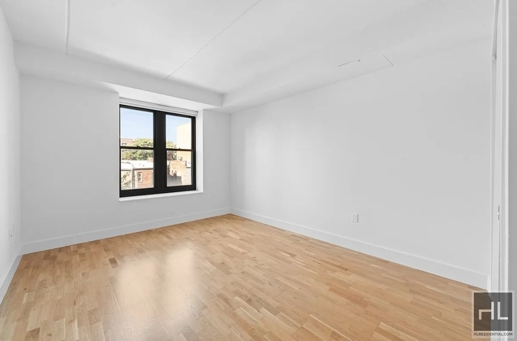 310 Clarkson Avenue - Photo 7