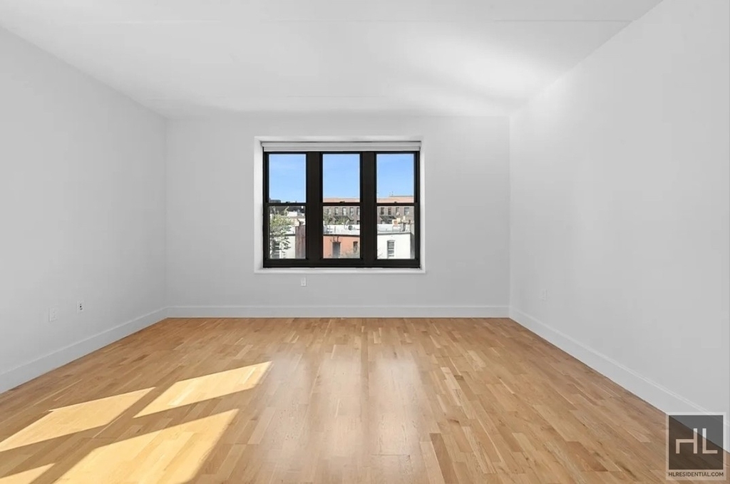 310 Clarkson Avenue - Photo 3