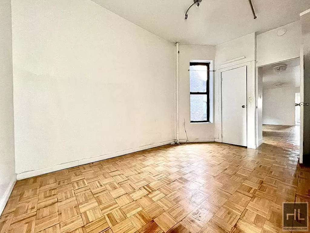 323a East 89th Street - Photo 2