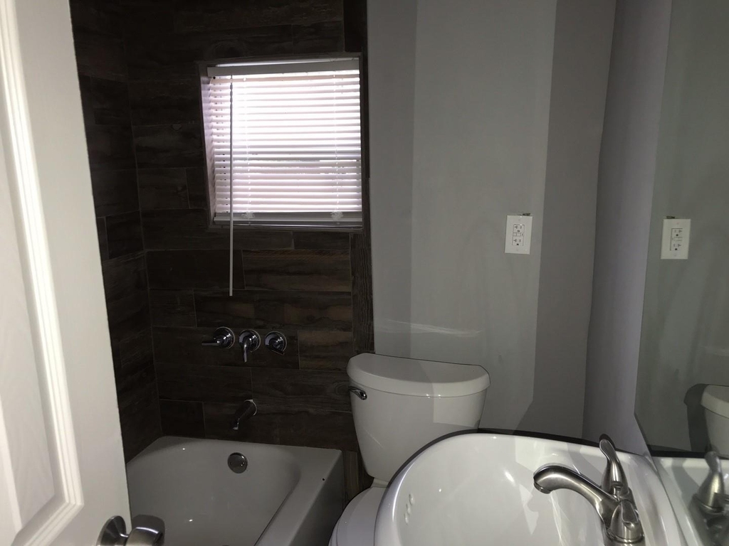 690 Avenue E - Photo 4