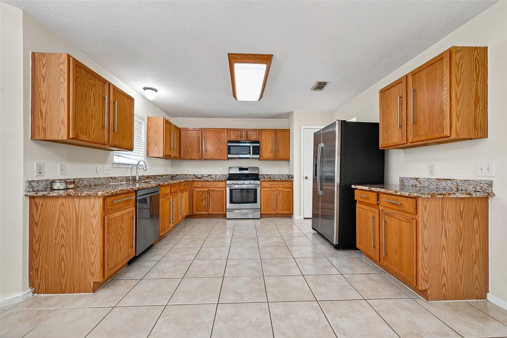 16102 Flatridge Court - Photo 12