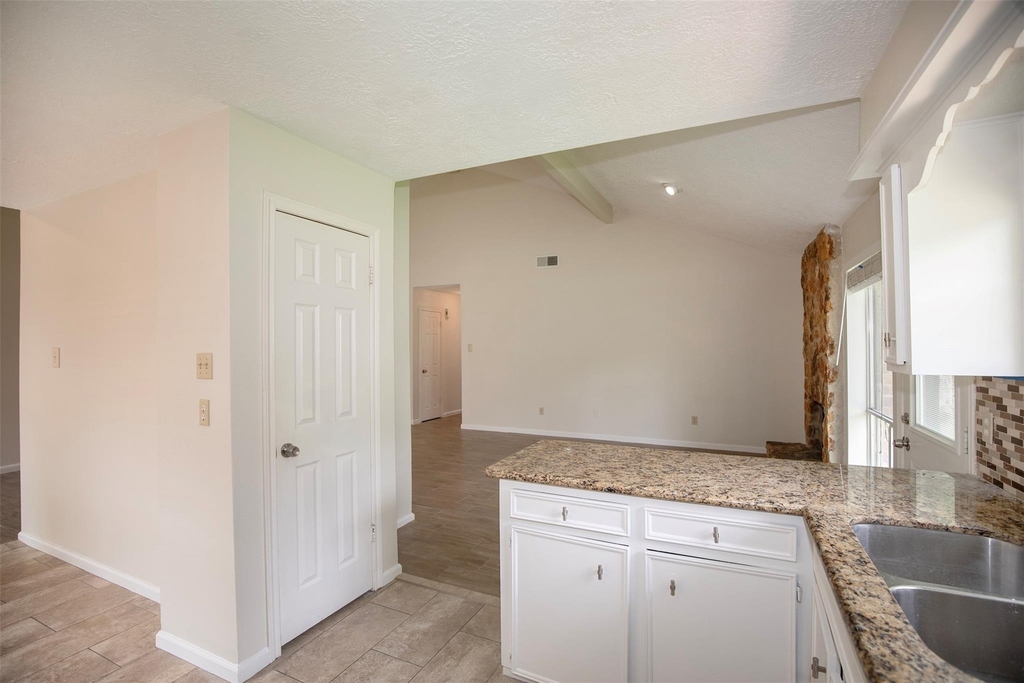 15106 Silverman Street - Photo 13