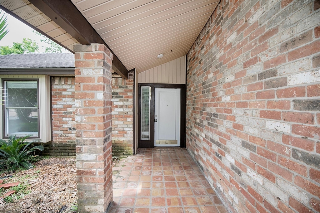 15106 Silverman Street - Photo 2