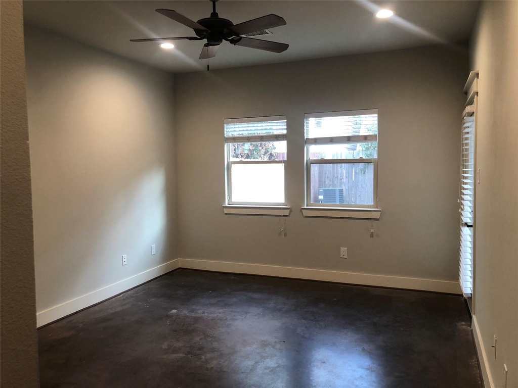 5514 Larkin Street - Photo 2