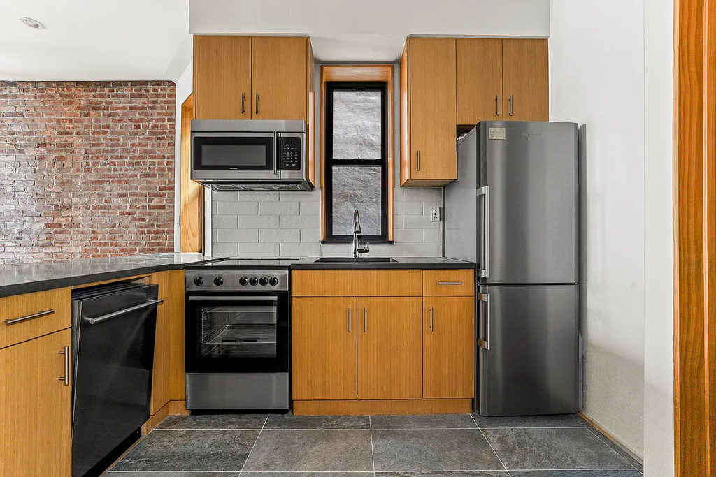 212 Lafayette Street - Photo 3