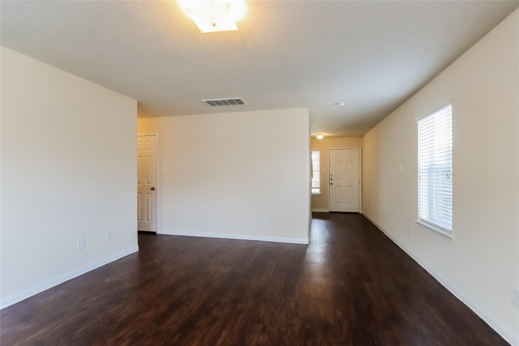 2411 Sailors Way - Photo 4