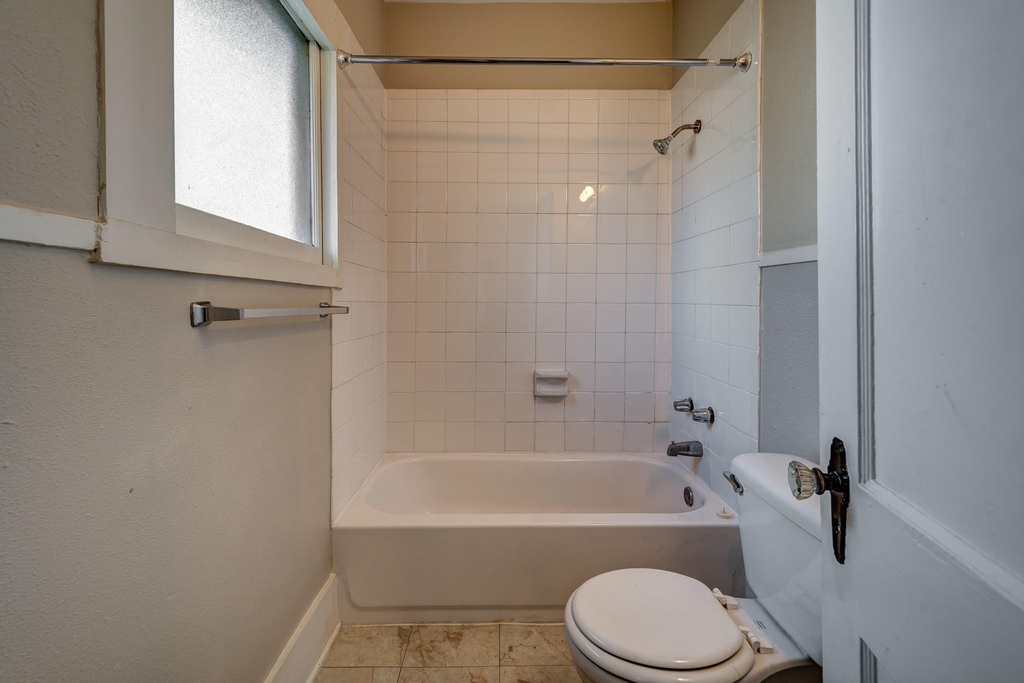 115 Goldenrod Street - Photo 3