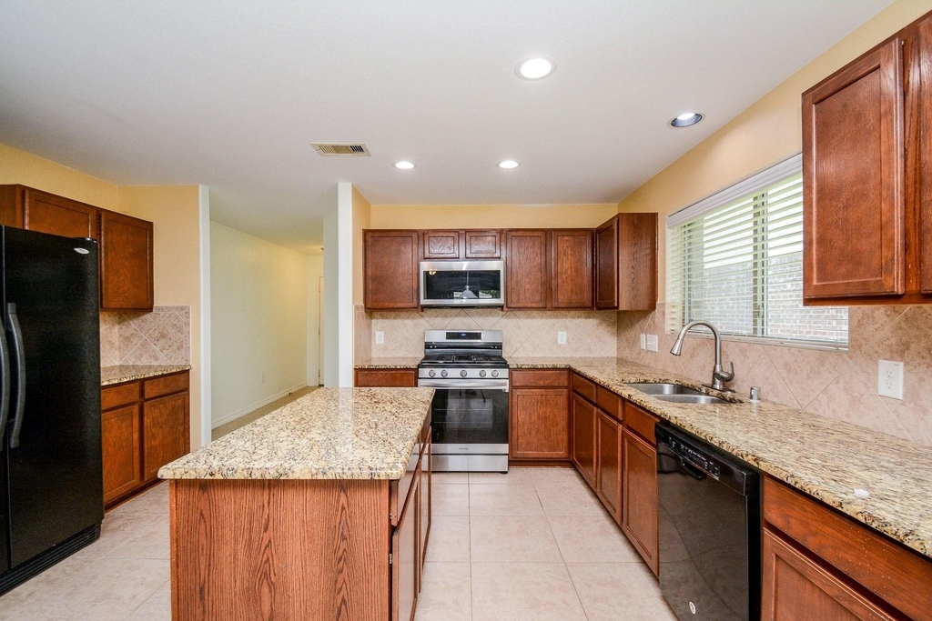 15407 Key Crest Lane - Photo 6