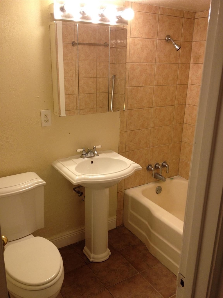 710 Colquitt Street - Photo 2