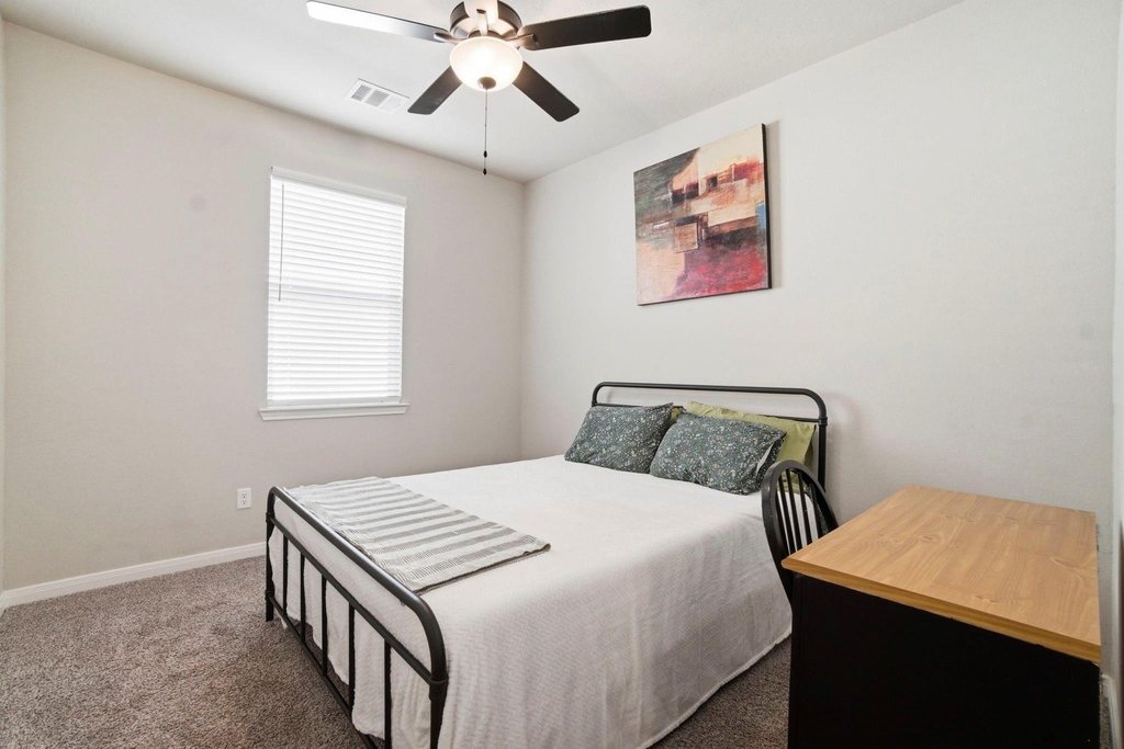 1318 Kingsgate Drive - Photo 16