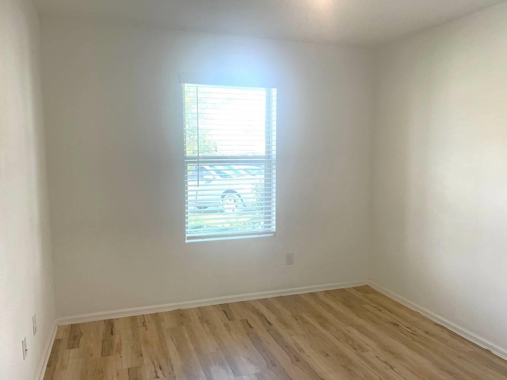 405 Maple Bend Lane - Photo 4