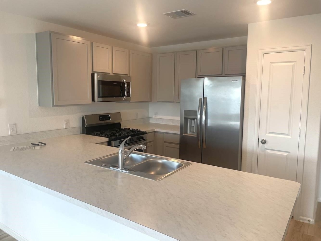 405 Maple Bend Lane - Photo 2