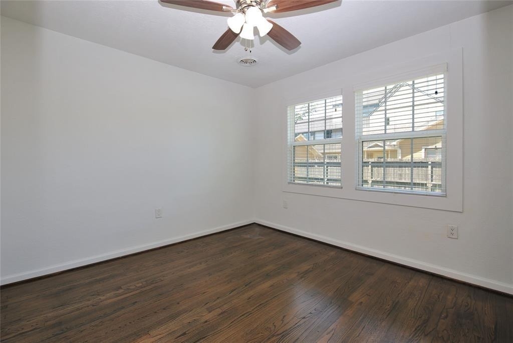 728 E 13th - Photo 11