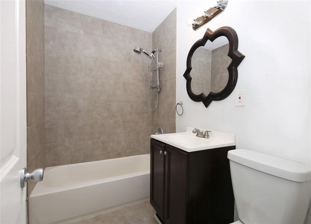 728 E 13th - Photo 13