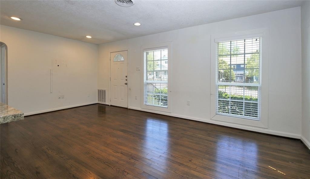 728 E 13th - Photo 1