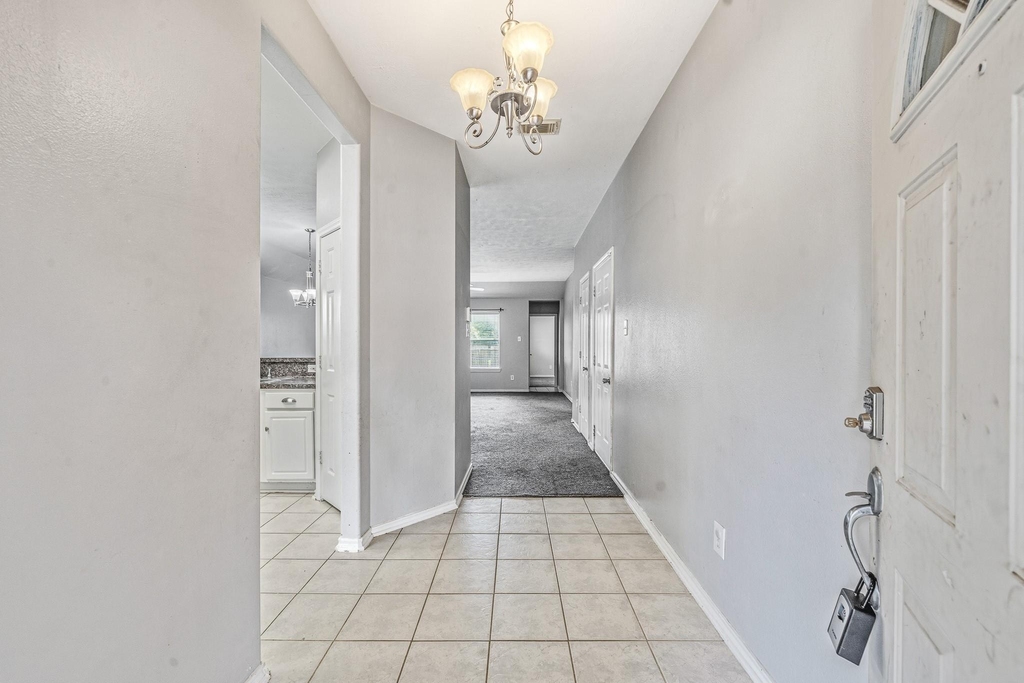 7107 Piney Meadow Court - Photo 3