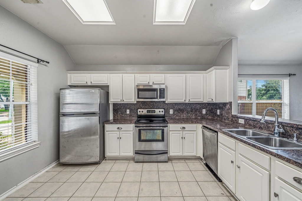 7107 Piney Meadow Court - Photo 4