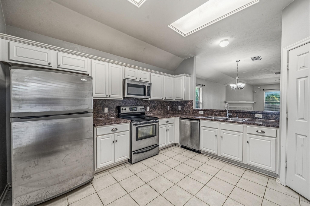7107 Piney Meadow Court - Photo 5