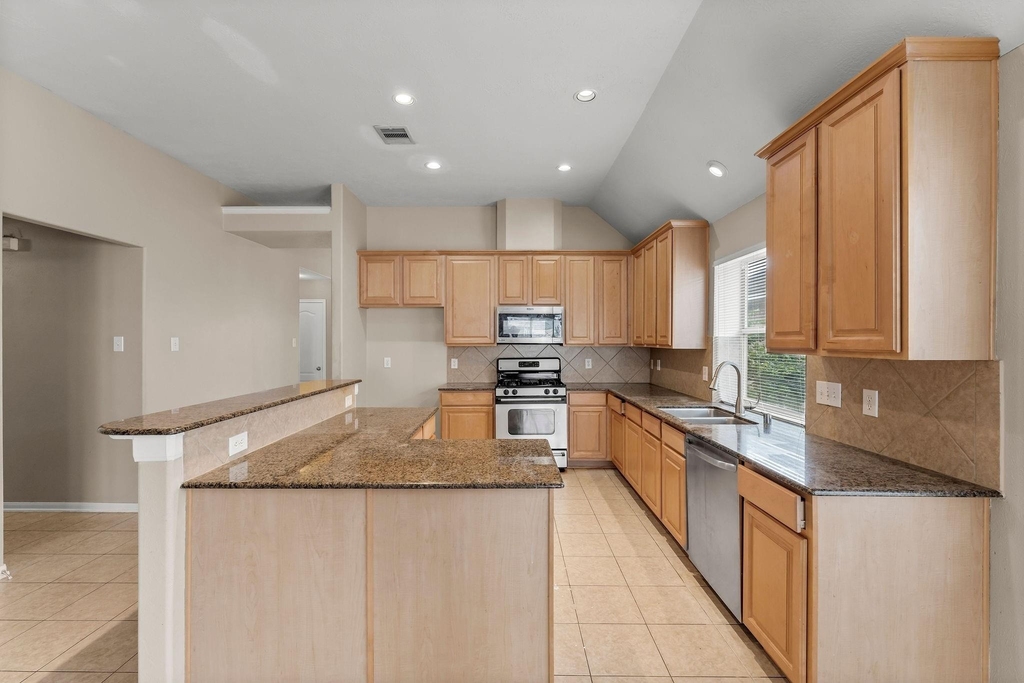 30218 Deleon Fields Drive - Photo 16
