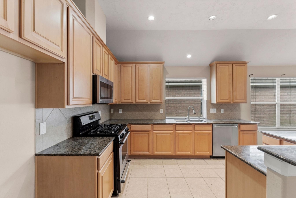 30218 Deleon Fields Drive - Photo 19