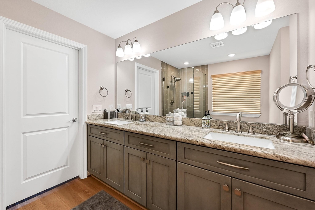 1035 E Hampton Drive - Photo 11