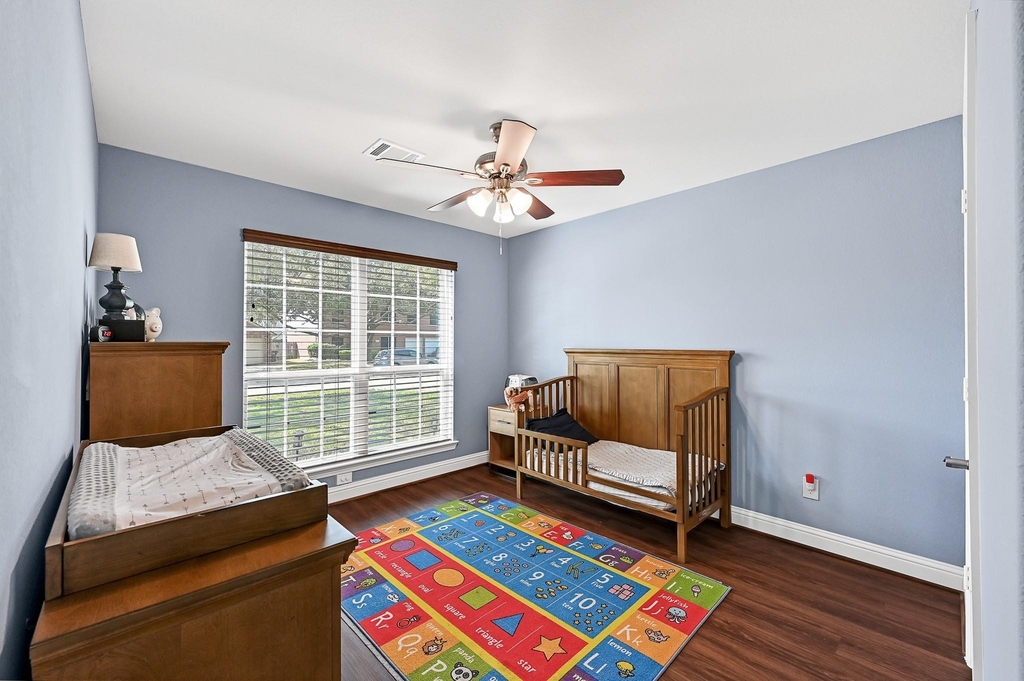 1035 E Hampton Drive - Photo 12