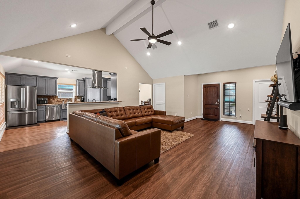 1035 E Hampton Drive - Photo 4