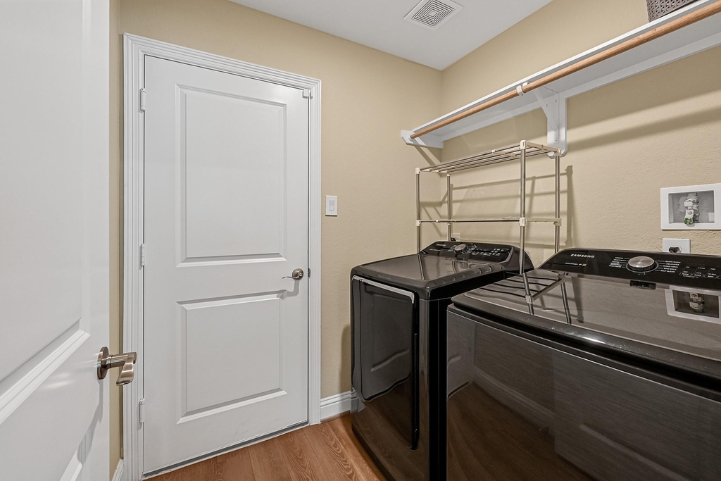 1035 E Hampton Drive - Photo 16