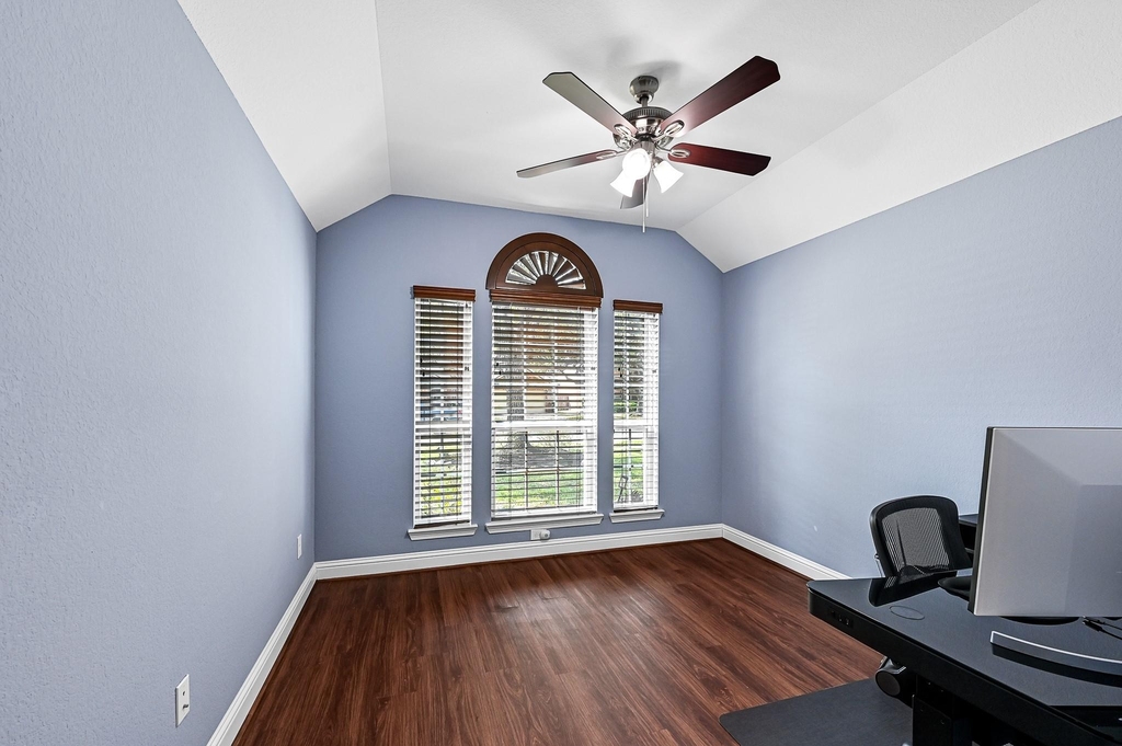 1035 E Hampton Drive - Photo 15