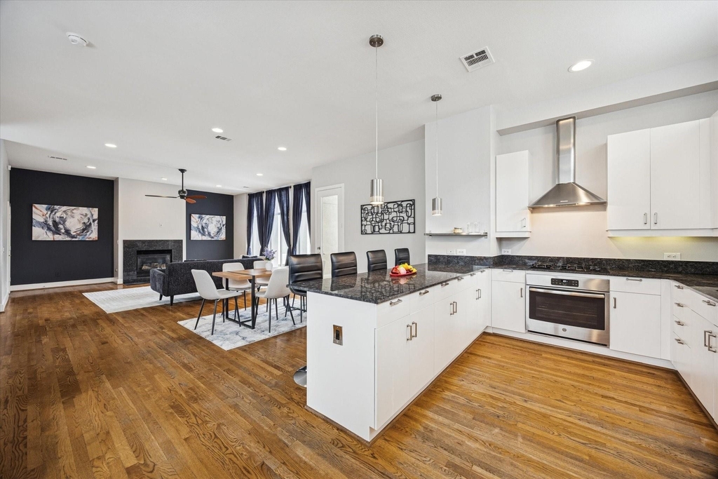 2404 Fairview Street - Photo 2
