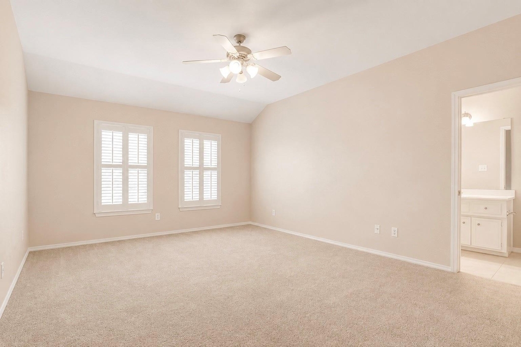 934 E Heights Hollow Lane - Photo 10