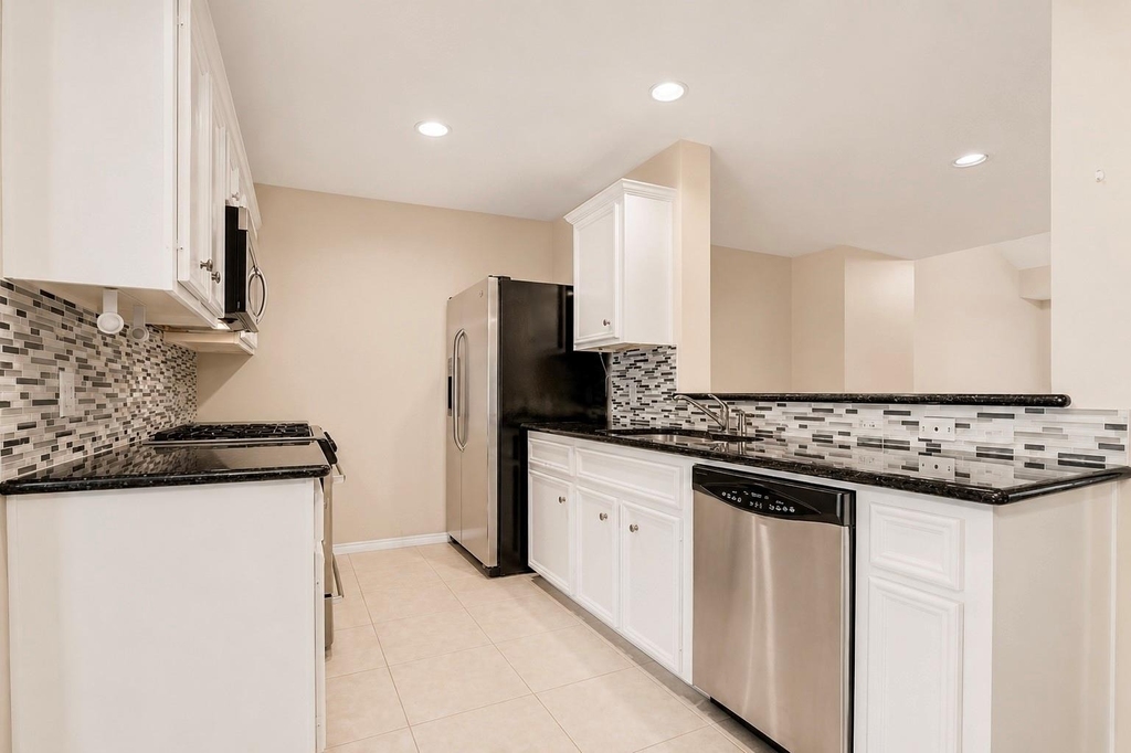 934 E Heights Hollow Lane - Photo 8