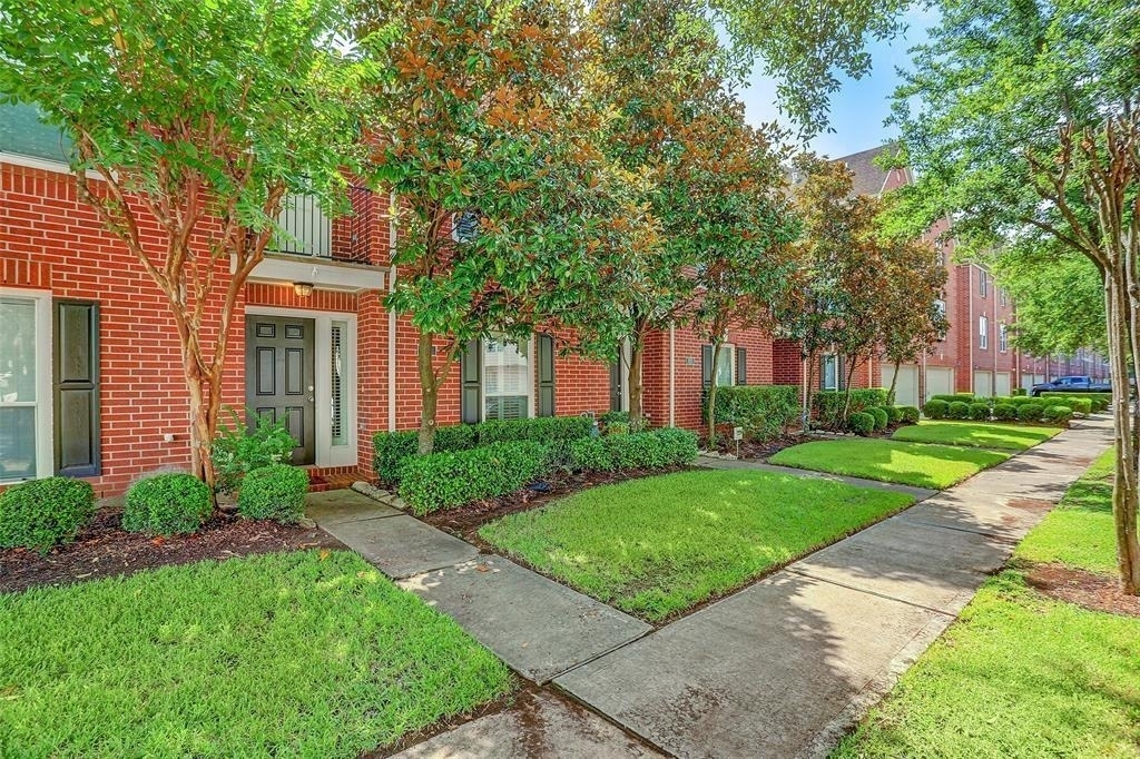 934 E Heights Hollow Lane - Photo 0