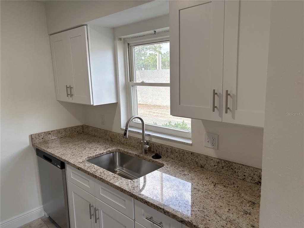 9218 Tudor Drive - Photo 10
