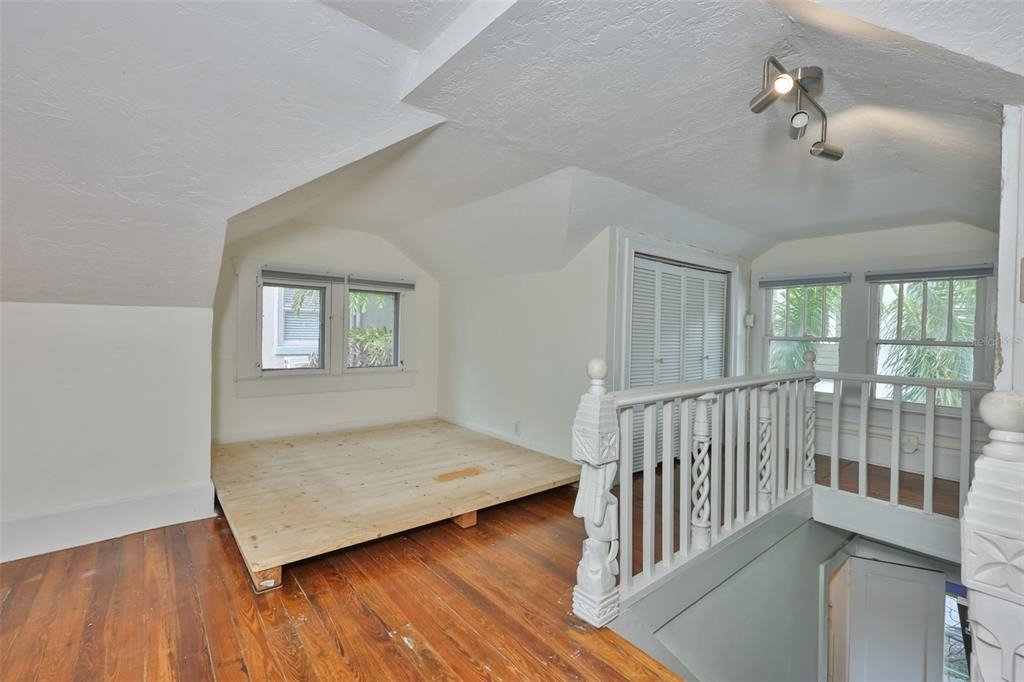 340 Moffett Court N - Photo 12