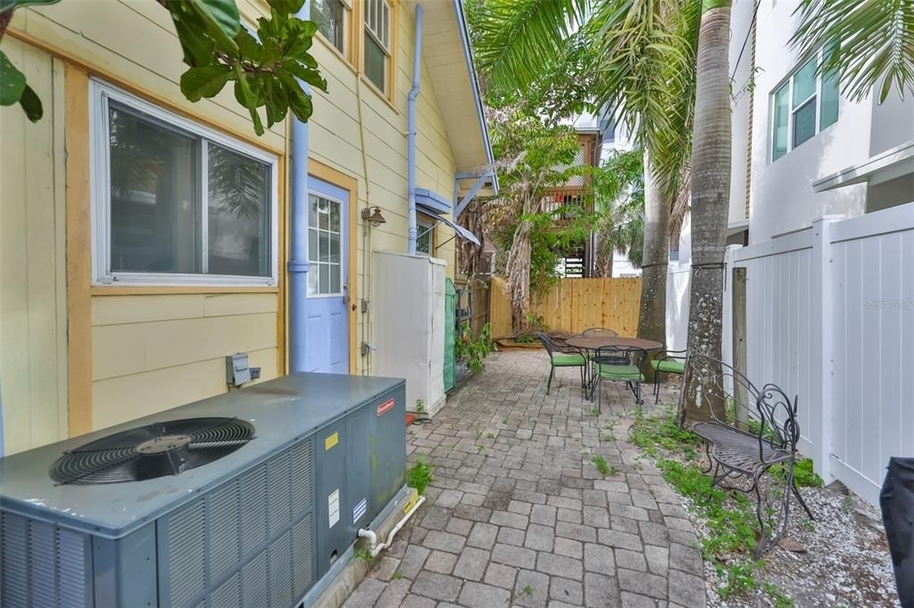340 Moffett Court N - Photo 15