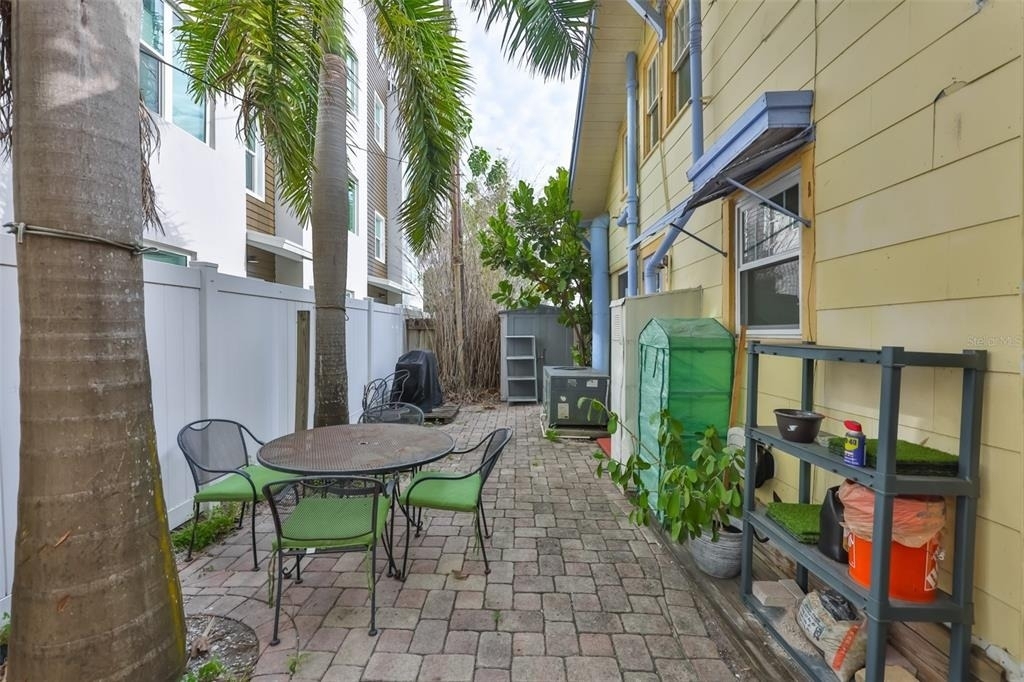 340 Moffett Court N - Photo 16