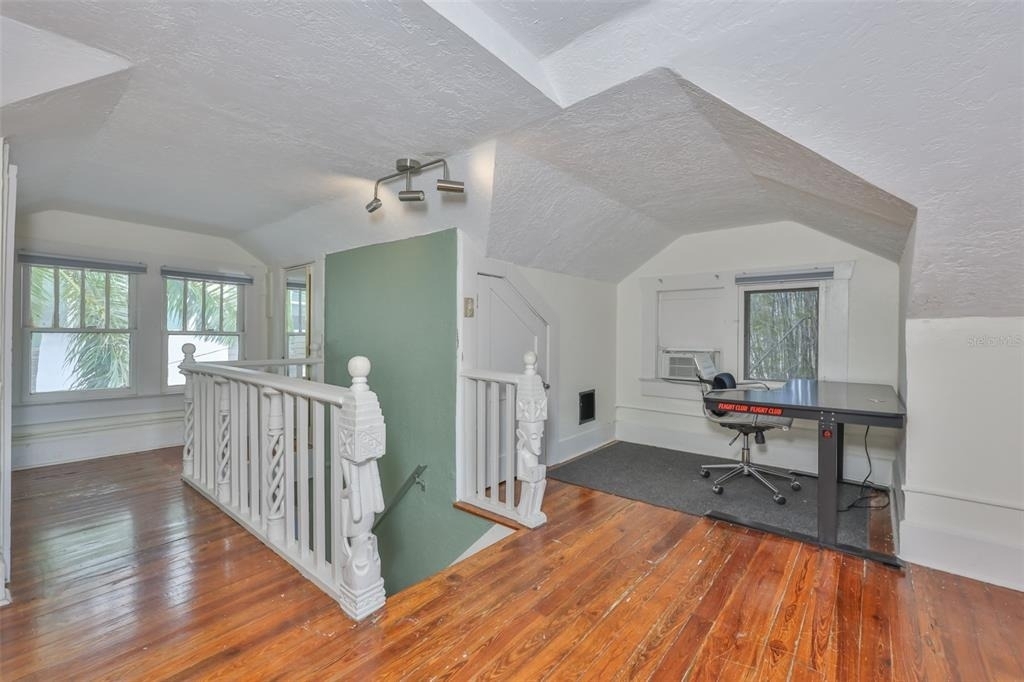 340 Moffett Court N - Photo 13