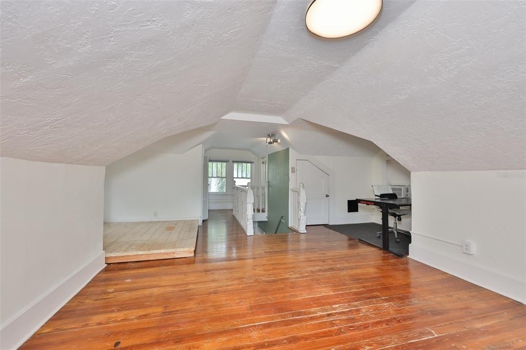 340 Moffett Court N - Photo 7