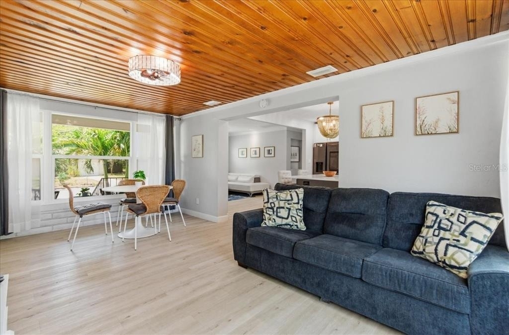 1009 Chester Drive - Photo 11