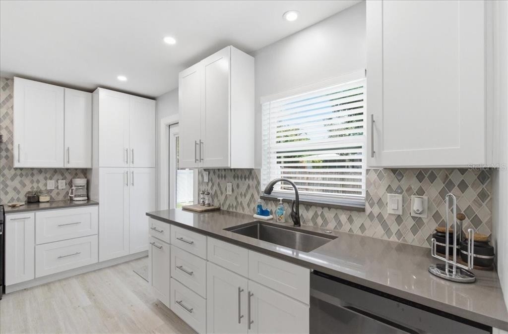 1009 Chester Drive - Photo 9