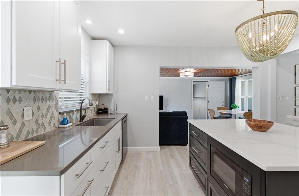 1009 Chester Drive - Photo 8