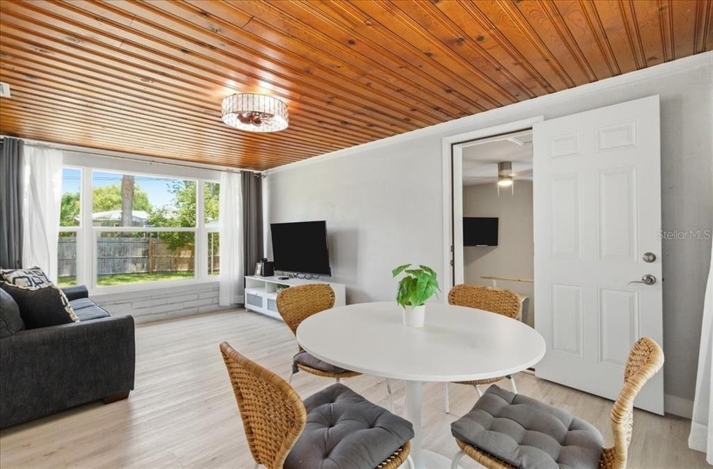 1009 Chester Drive - Photo 10