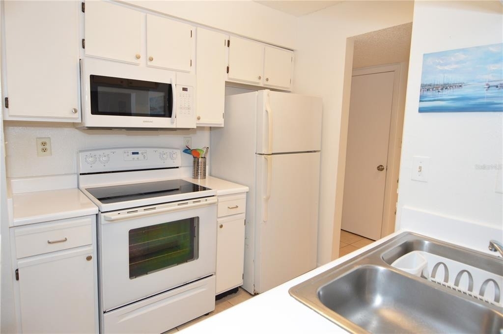 8625 Mallard Reserve Drive - Photo 3