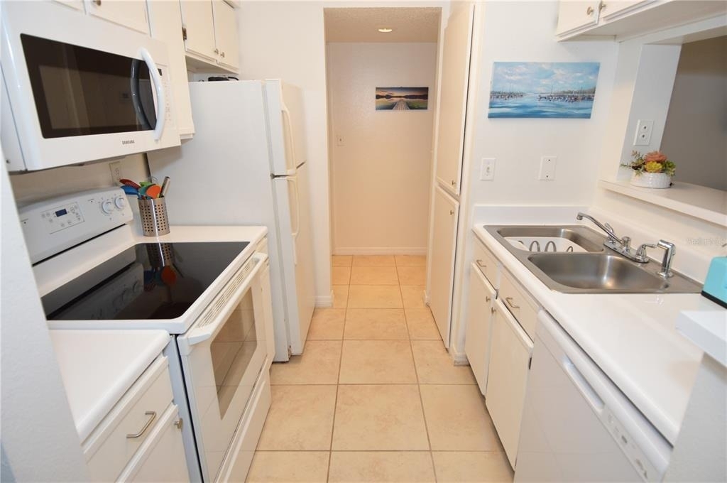 8625 Mallard Reserve Drive - Photo 5