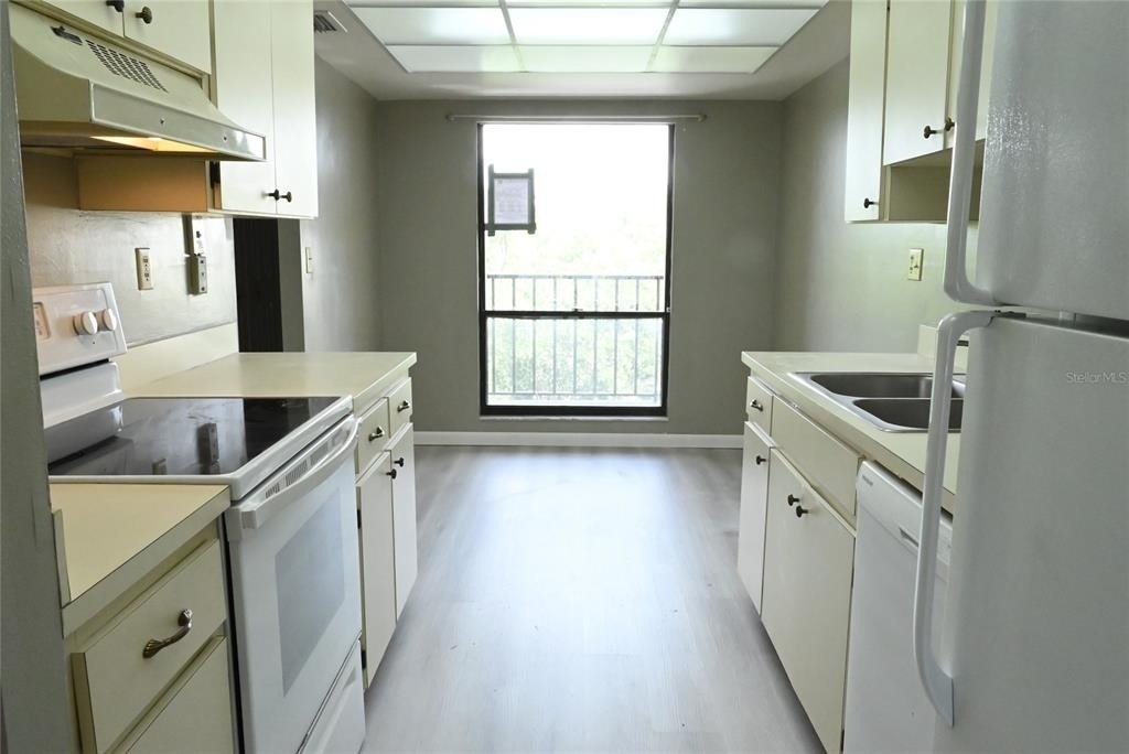 2700 Cove Cay Drive - Photo 1