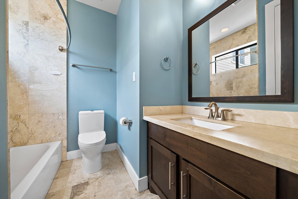714 E 20th St - Photo 5
