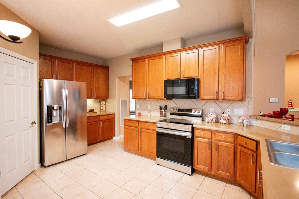 3318 Shadowcrest Court - Photo 2